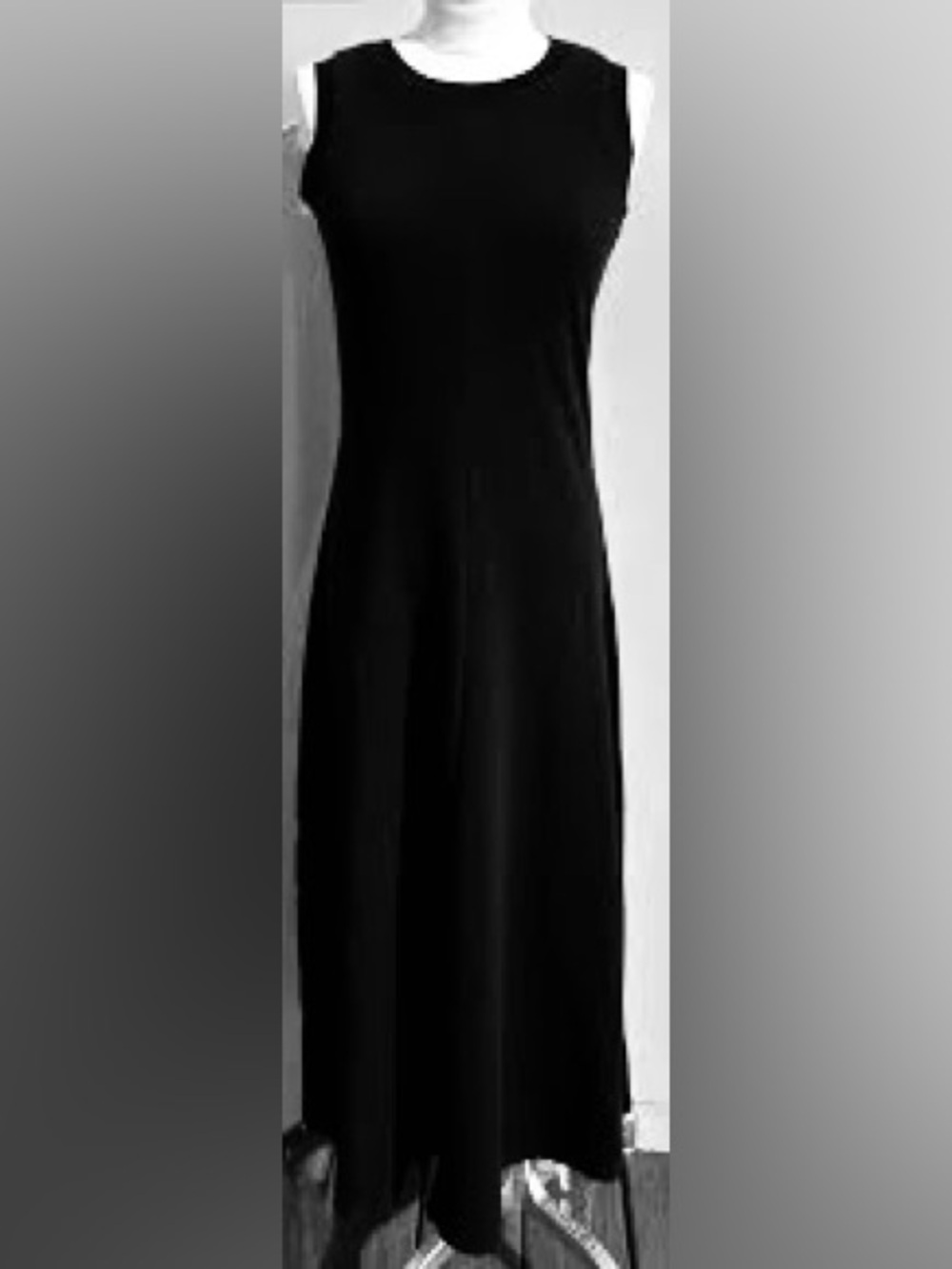 Classy Magaschoni Black Sleeveless Maxi Dress